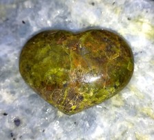 Herz grüner Chloropal Opal Pistazienopal green Opalith Nontronit Harmonie E