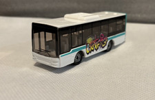 Bus Linienbus mit 3 Graffitis