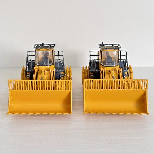 Zwei stück komatsu 450 - komatsu,