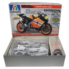 Honda RCV211 World Champion MotoGP 2003 Valentino Rossi Italeri 4622 Motorrad