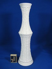 70´s Pop Art Design Royal KPM relief porcelain vase in a rare shape 669 / 3