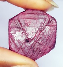 Natürlicher roter Rubin