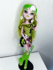 Monster High Doll BATSY CLARO Brand-Boo Students Mattel