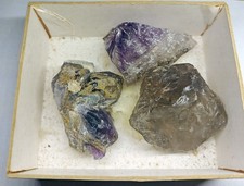 Konvolut Amethyst, Quarz, Rohsteine Stufen, 240 Gramm