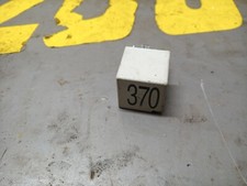 VW Audi Seat Skoda Relais 370 Arbeitskontakt 8D0951253