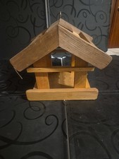  Vogelfutterhaus  