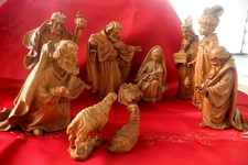10 alte ausdrucksstarke Krippenfiguren, Zirbenholz, handgeschnitzt, ca. 20 cm