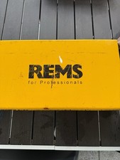 Rems Akku Pressmaschine mit Pressbacken