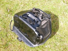 Tank unten mit Benzinhahn