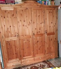 Viertürigen Kleiderschrank