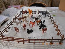 Konvolut DDR Gummitiere Pferde auf Koppel /19 Pferde/18 Gatter