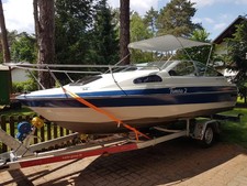 Gepflegtes Kajütboot, Bayliner mit neuem Austauschmotor & Z-Antrieb