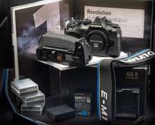 Olympus OM-D E-M1 Mark II – Systemkamera mit Zubehörpaket.
