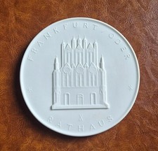 Meissner Porzellan Medaille~Rat der Stadt Frankfurt/Oder ~ Rathaus ~ ca. 14,7 cm