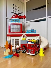 LEGO DUPLO Town: Große Feuerwehrstation mit Hubschrauber (10970)