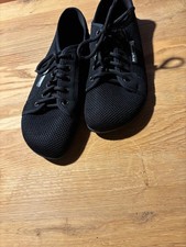 wenig getragene schwarze