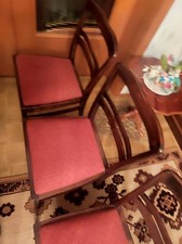 4 alte antike Stühle aus Holz