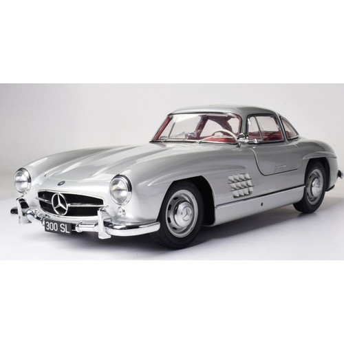 Ixo mercedes 300 - 1:8,