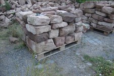 1 t Sandsteine rot Trockenmauer Gabionen Ruinenmauer