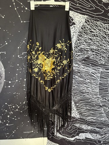 Medium sized black and gold - sized,