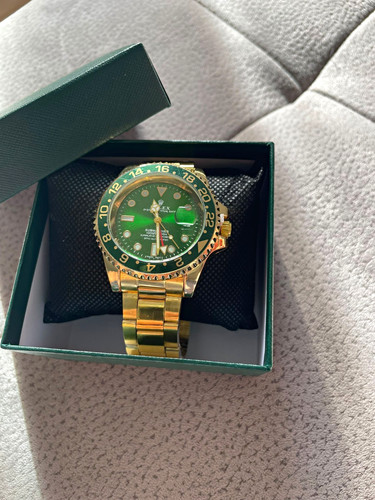 Herrenuhr mit goldfarbenem