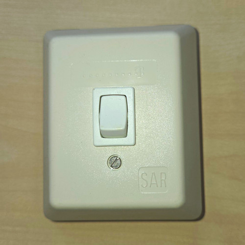 Starkstromanschalterelais für