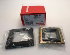 LEGRAND SYNERGY 1 Gang 2 Module Screwless Carrier Plate, MATT BLACK 7316 92 (12)