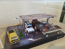 1/64 Diorama Garage fertig Modell, mit LED-Beleuchtung, bekannte Filmfahrzeuge