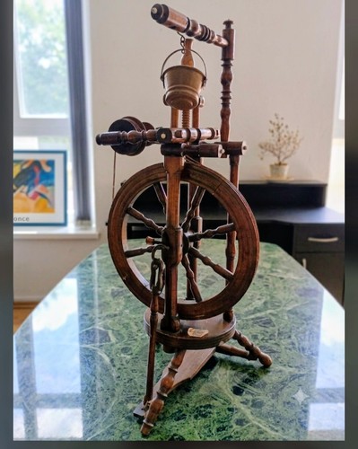 Dekoratives spinnrad aus holz - dekoratives,
