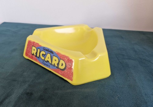 Großer ricard bar werbe - ricard,