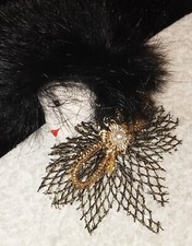 Pelzbrosche Dame mit Schleife und Perle (N)