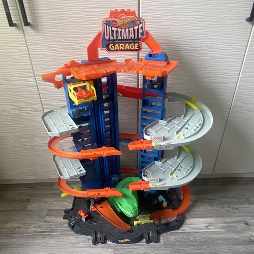 Hot wheels ultimate - hot,
