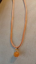 1 Halskette-Kordelkette-orange-Anhänger-Kugel-NEU/UNGETRAGEN-Modeschmuck
