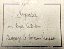 Magnetit Kristalle in Kalkstein Hastings County Ontario Kanada  historisch Fröbe