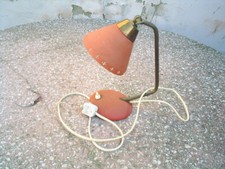 alte Nachttischlampe  Lampenschirm aus Plastik und Messingbügel