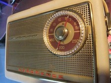 Nordmende Mambo (Transistor Kofferradio) Bj.1961/62,  creme/beige