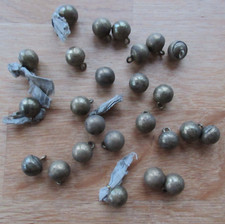 25 alte Knöpfe in Kugelform vermutlich für Husaren Attila