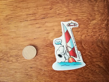 Vintage Peanuts Aufkleber Sticker Snoopy Surfer weiß rot 7,5 cm 1980er
