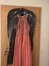 Elegantes Abend-/Ballkleid in Koralle – Spitzenoberteil, bodenlang