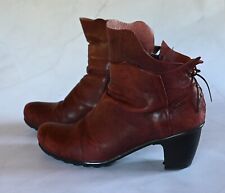 Rotbraune Stiefeletten von