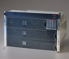 50% Anlagen-DEAL + NEUE GARANTIE :  APC RT2000RMXLI + 2 Batt. RT48RM + PDU7920B