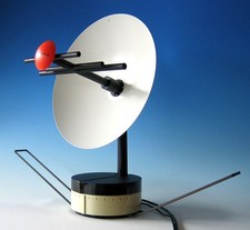 * *  Hübsche Zimmer-Fernseh-Antenne Zehnder,  m. Verstärker für Band III-V * *