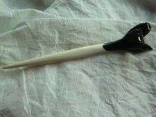 Haarnadel FANJA aus hellem und schwarzem Horn, Haarschmuck