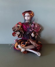 Harlekin sitzend Porzellan Figur Clown Deko Puppe, Vintage