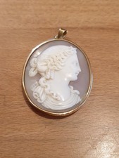 Gemme Anhänger und Brosche