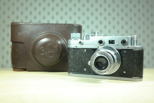 Zorki - -c), +