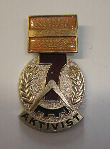 Ddr abzeichen aktivist - 2/24, y1
