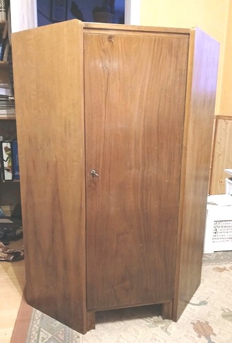 Eckschrank aus holz - aus, zwei