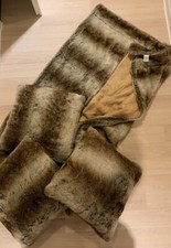 1xWohndecke Butlers hochwertige Verarbeitung, L197 x B145 plus 3 Kissen 43x43cm