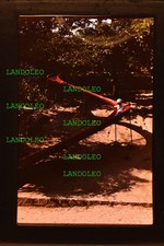 Dia 1977 Ungarn Spielplatz lange Rutsche rot Szene